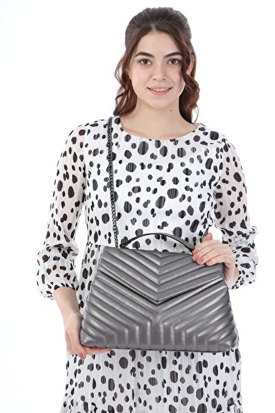 Frapan Çanta Жіноча сумка з платиновим кольором, капітоне, ланцюжком через плече