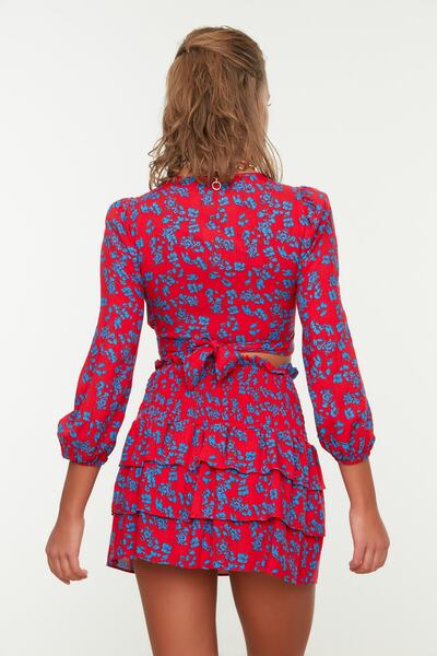 Trendyol Collection TBESS20AU0033 - Virágmintás szőtt strandruha - Fodor blúz és szoknya