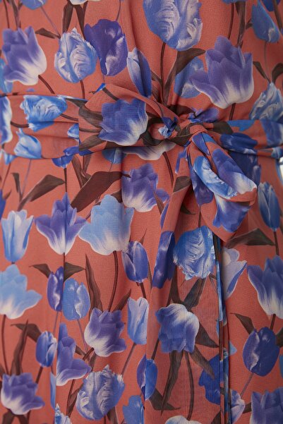 Trendyol Collection Többszínű virágmintás öves A-vonalú kötőfék nyakú ujjatlan Midi bélelt szőtt ruha TWOSS20EL2536