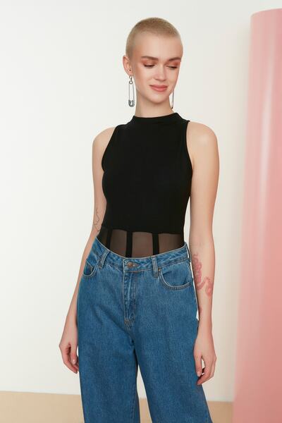 Trendyol Collection Schwarzer Strickbody mit Tülldetail und Druckknöpfen TWOA...