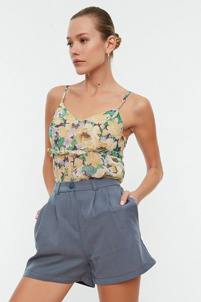 Trendyol Collection Sötétkék, redőzött zsebű, részletes szövött rövidnadrág TWOSS22SR0341