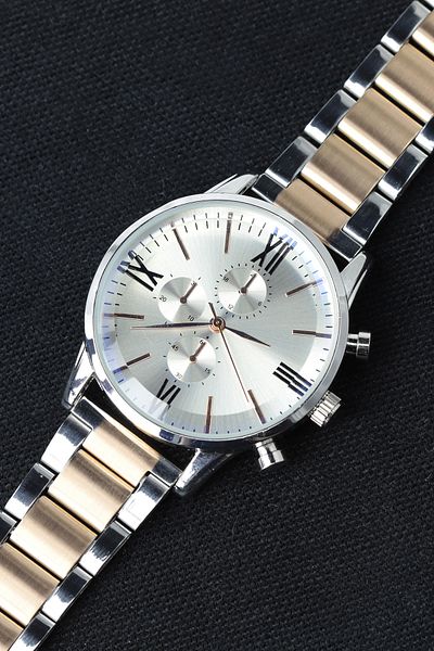 Leerybee Silver Color Steel Strap Unisex Wristwatch