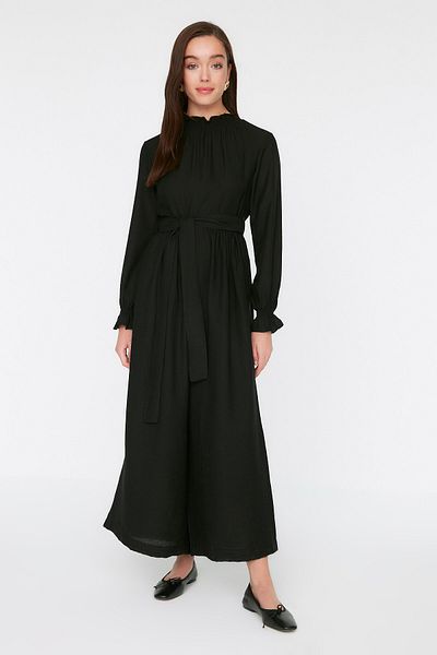 Trendyol Modest Schwarzer gewebter Overall mit Gürtel und Kragen TCTSS22TU0049