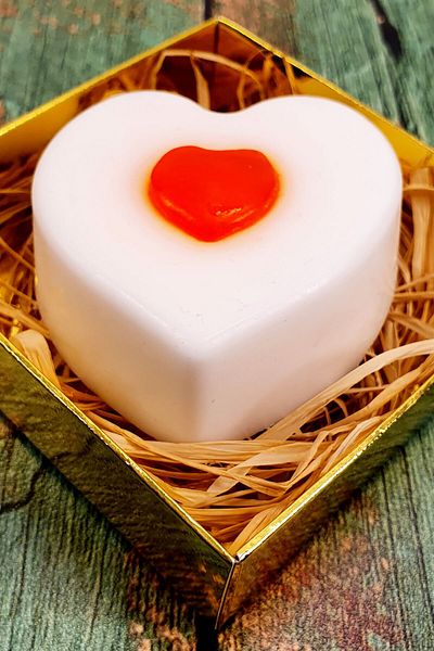 FANTASTİK SANAT ATÖLYESİ Decorative Gift Flower Scented Heart Series White Red Decorative Bathroom and Hand Soap