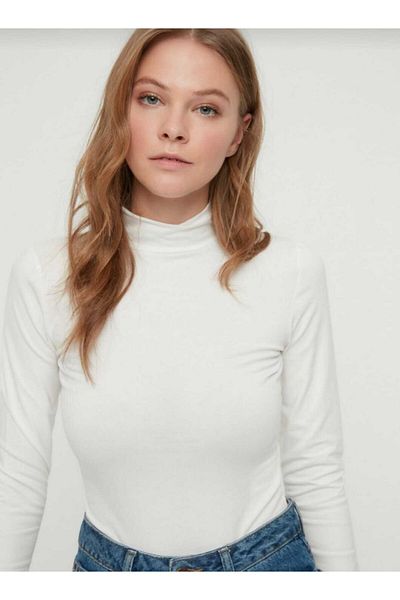 SÖNMEZİLAY White Long Sleeve Half Turtleneck Body