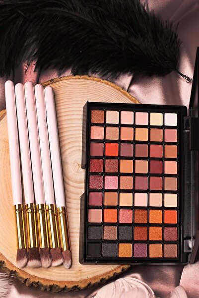 Makeuptime 54'lü Far Paleti Ve 5'li Far Fırça Seti 2'si 1 Arada Makyaj Seti