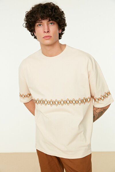 Trendyol Collection Oversize'owa koszulka z krótkim rękawem i haftem bawełnianym - TMNSS21TS1889
