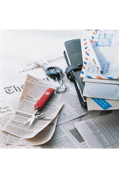 Victorinox سكين جيب كلاسيكية من الجيش السويسري باللون الأحمر
