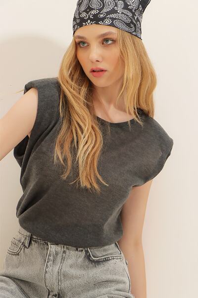 Trend Alaçatı Stili Women's Anthracite Crew Neck Padded Knitted Blouse ALC-020-032-001