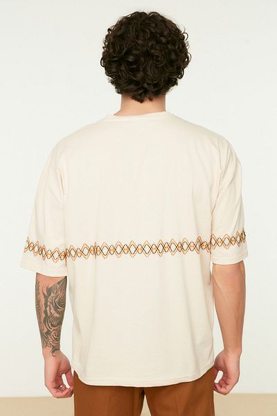 Trendyol Collection Stone Oversize/Wide Cut Kurzarm-T-Shirt aus bestickter 100 % Baumwolle TMNSS21TS1889
