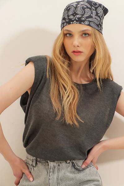 Trend Alaçatı Stili Women's Anthracite Crew Neck Padded Knitted Blouse ALC-020-032-001