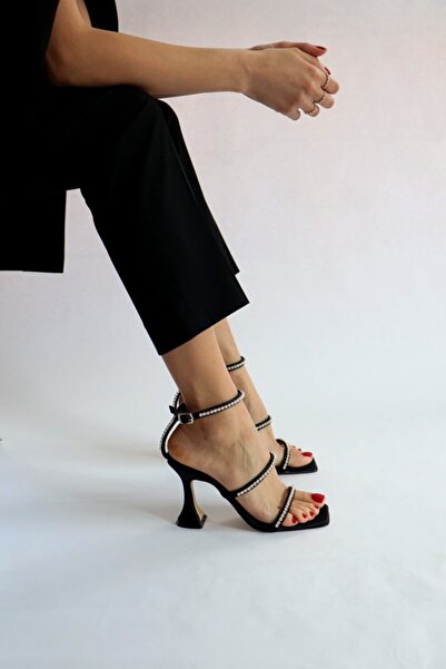 Aslının Butiği Černé saténové sandály s detaily