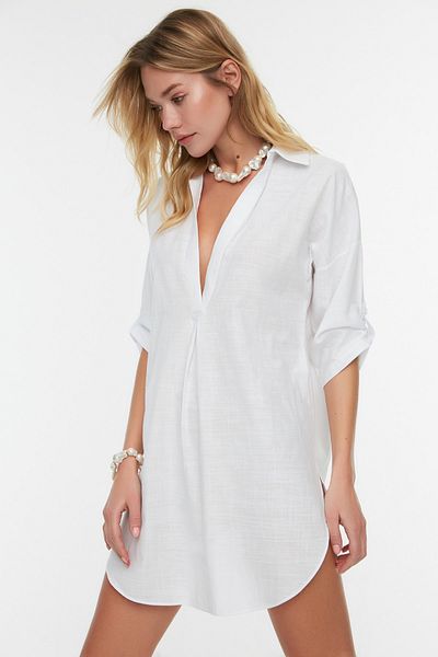 Trendyol Collection Weißes Mini-Strandkleid aus 100 % gewebter Baumwolle TBESS21EL3979