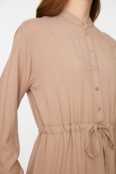 Trendyol Modest Φόρεμα υφαντό με μεγεθυντικό γιακά βιζόν TCTSS22EB0110