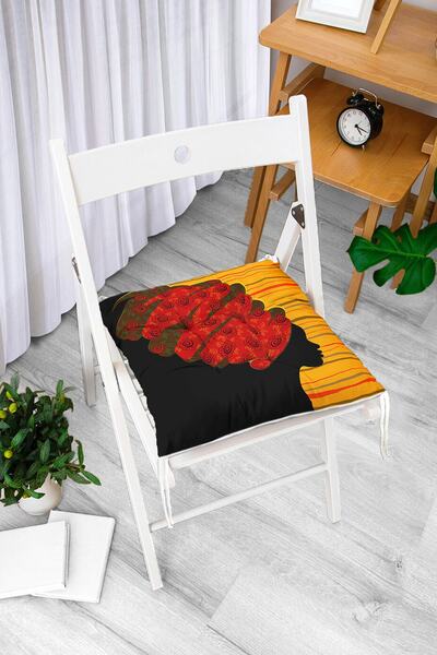 Realhomes Ženska stolica sa crvenim dekorativnim motivom - jastuk za naslon z...