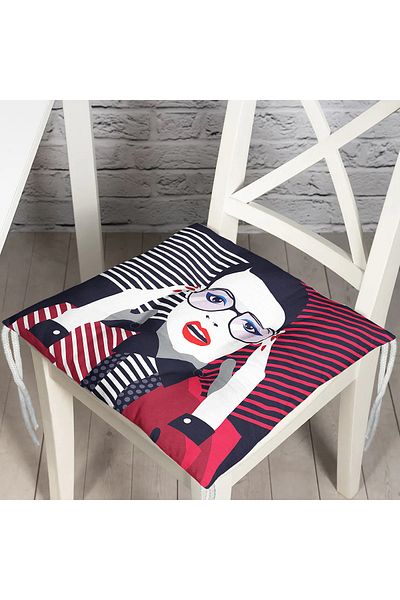 Realhomes Pop Art Mujer Elegante Designed Digital Printed Pouf Chair Cushion