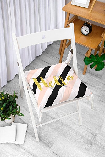 Realhomes Bela pozadina, šarene horizontalne pruge, zlatni detalji, tekst "He...