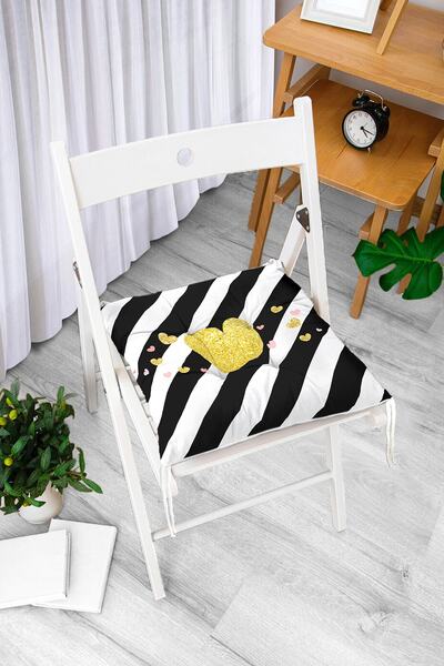 Realhomes Crne horizontalne pruge na beloj pozadini, zlatni detaljni uzorak s...
