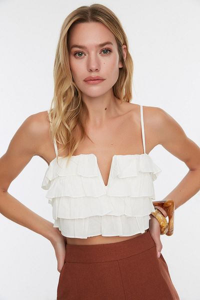 Trendyol Collection Weiße, gewellte Strandbluse aus gewebter Baumwolle mit Rüschen TBESS21BZ0661