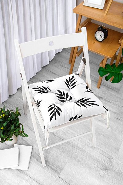 Realhomes Black and White Leaf Patterned Fluffy Square Chair Cushion