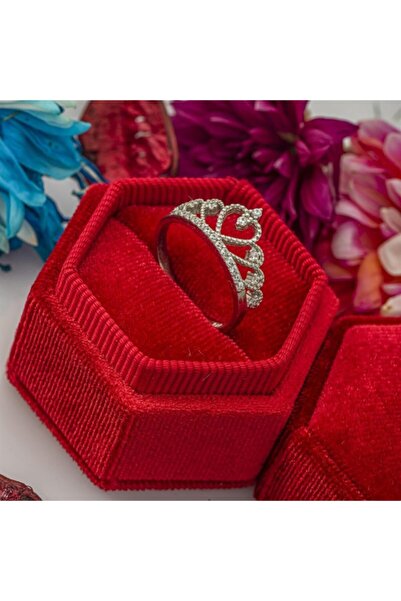 ALYANSEVİM Sıra Taşlı Kraliçe Taç Motifli Tektaş Gümüş Kadın  Yüzük