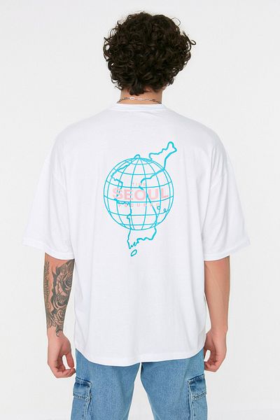 Trendyol Collection Far East Pattern – Übergroßes T-Shirt aus 100 % Baumwolle mit Rundhalsausschnitt TMNSS21TS1219