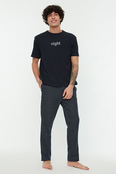 Trendyol Collection Sötétkék nyomott, normál szabású kötött pizsama szett THMAW21PT0393