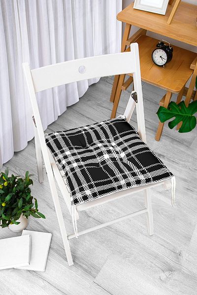 Realhomes Black and White Plaid Patterned Fluffy Square Chair Cushion 40 x 40 cm