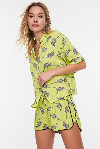 Trendyol Collection Plážová sada košile a šortek se světle zeleným leopardím potiskem - TBESS21AU0078