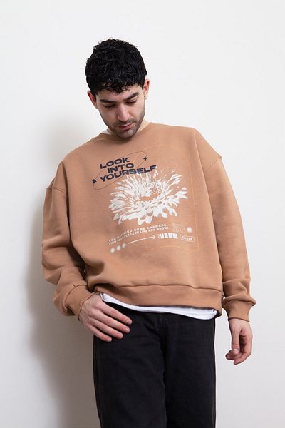 Eazy Co Hanorac unisex maro cu gât crew Eazy Look Into Yourself