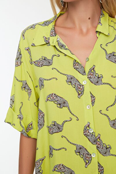 Trendyol Collection Plážová sada košile a šortek se světle zeleným leopardím potiskem - TBESS21AU0078