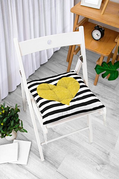 Realhomes Crne horizontalne pruge na beloj pozadini, zlatni detaljni uzorak s...