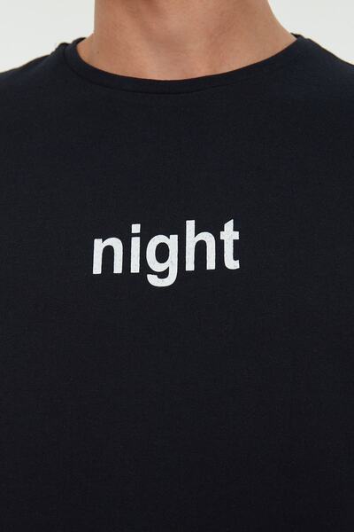 Trendyol Collection Sötétkék nyomott, normál szabású kötött pizsama szett THMAW21PT0393