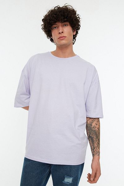 Trendyol Collection Lilafarbenes, weit geschnittenes 100% T-Shirt - TMNSS22TS0318