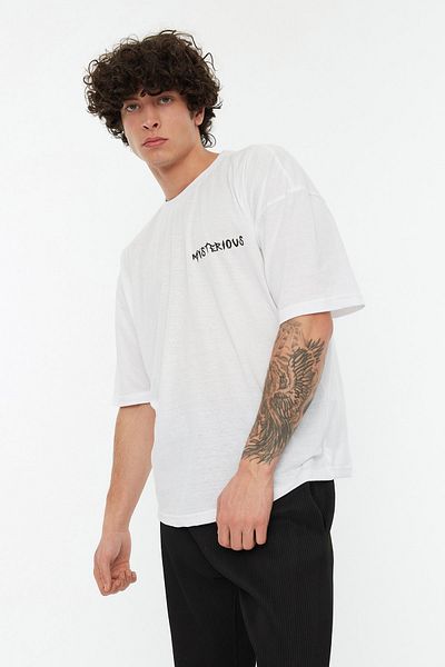 Trendyol Collection Oversize Λευκό Βαμβακερό T-Shirt - Πίσω εμπριμέ TMNSS22TS0913