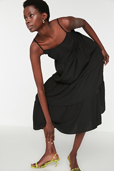 Trendyol Collection Černá sukně volánka s uvolněným střihem s páskem Midi tkané šaty TWOSS22EL1837