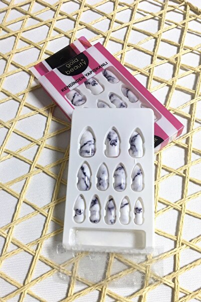 Gold Beauty Takma Tırnak Kendinden Yapışkanlı Tak Ve Çık 12 Adet Desenli Bade...