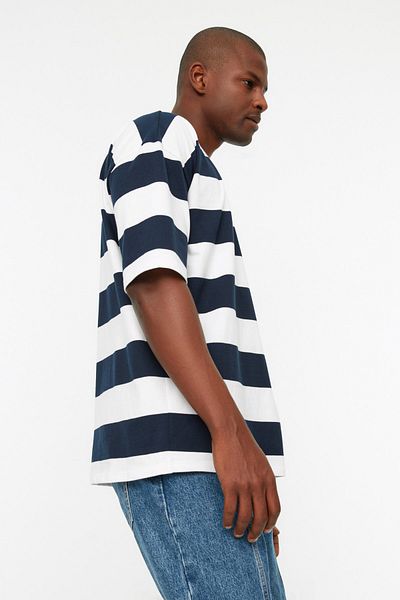 Trendyol Collection Bílé pánské oversize/široký střih 100% bavlna kontrastní pruhované tričko TMNSS22TS0278