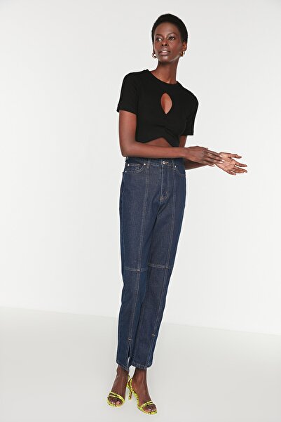 Trendyol Collection Černý výřez Detailně vypasovaný výstřih s výstřihem Pružná pletená halenka TWOSS22BZ0324