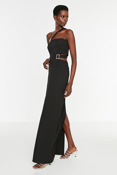Trendyol Collection Dlouhé večerní šaty s detailním černým doplňkem TPRSS22EL2355