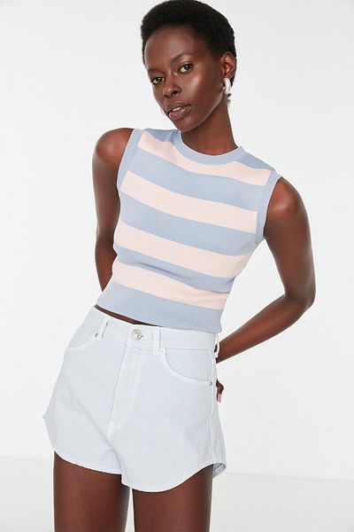 Trendyol Collection Blaue, kurze, gestreifte, dünne Strickbluse TWOSS22BZ1173