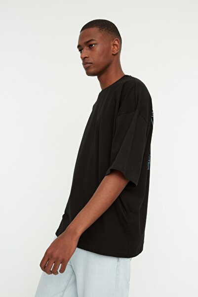 Trendyol Collection Černé bavlněné tričko nadměrné velikosti s potištěným textem - TMNSS21TS1698