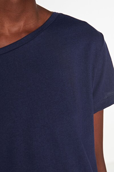 Trendyol Collection Sötétkék 100% pamut Oversize/széles szabású, csónaknyakú kötött póló TWOSS20TS0140