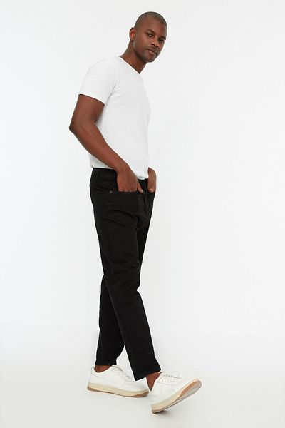 Trendyol Collection Schwarze, schmale, geschnittene Jeans aus dehnbarem Stoff TMNSS21JE0224