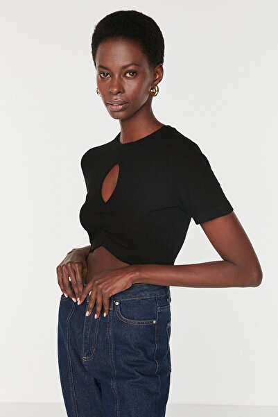 Trendyol Collection Černý výřez Detailně vypasovaný výstřih s výstřihem Pružná pletená halenka TWOSS22BZ0324
