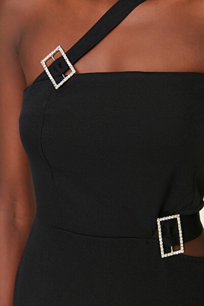 Trendyol Collection Dlouhé večerní šaty s detailním černým doplňkem TPRSS22EL2355