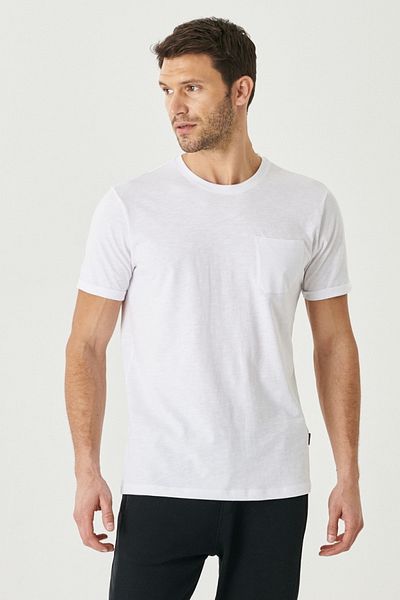 AC&Co / Altınyıldız Classics Weißes, schmal geschnittenes, schmal geschnittenes Herren-T-Shirt aus 100 % Baumwolle mit Rundhalsausschnitt und Taschen