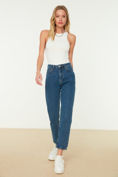 Trendyol Collection Dżinsy Mom z wysokim stanem w kolorze indygo TWOAW22JE1509
