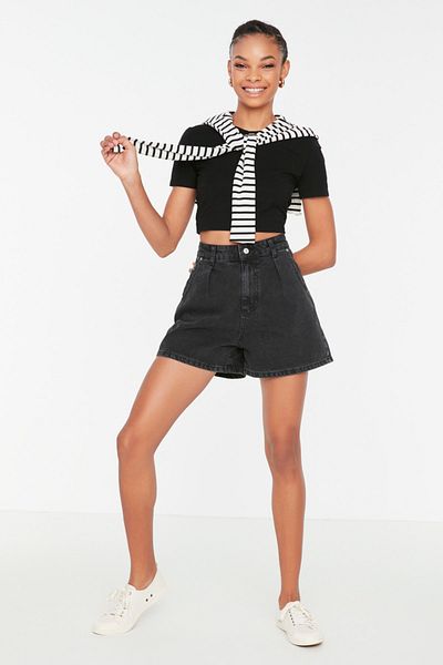 Trendyol Collection Shorts - Schwarz - Hoher Bund