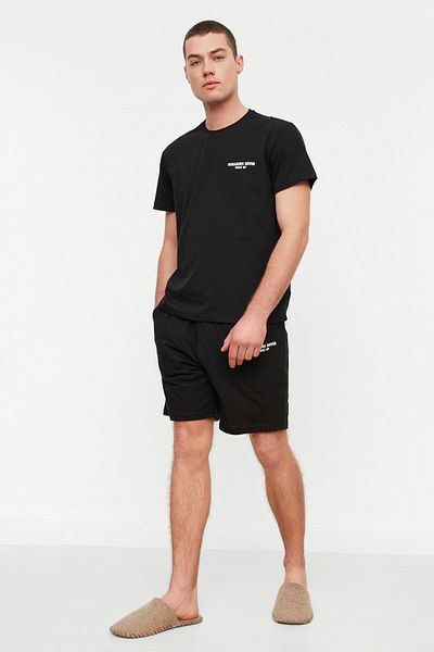 Trendyol Collection Černé pyžamové šortky s potiskem Regular Fit TMNSS22PT0060